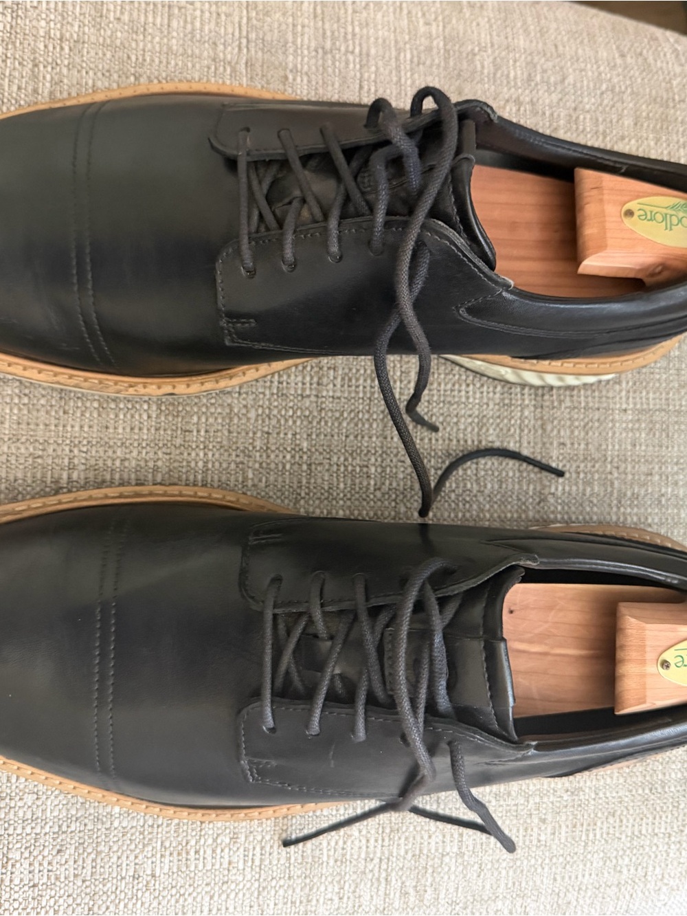 Ecco Black Leather Cap-Toe Oxfords with Tan Welt